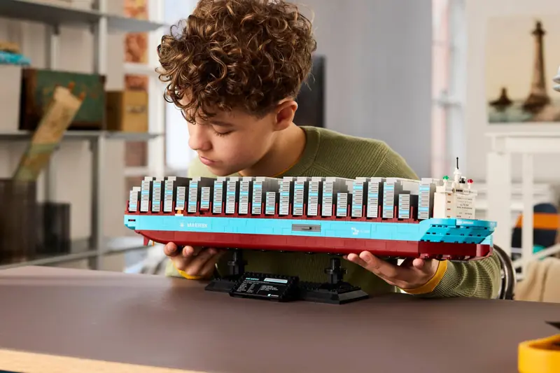 LEGO 40955 Kontenerowiec z Napędem Dual-Fuel Maersk zdjęcie 13