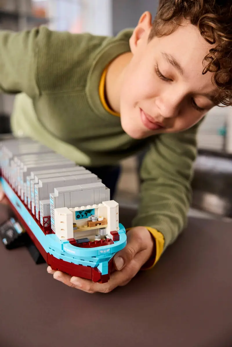LEGO 40955 Kontenerowiec z Napędem Dual-Fuel Maersk zdjęcie 15