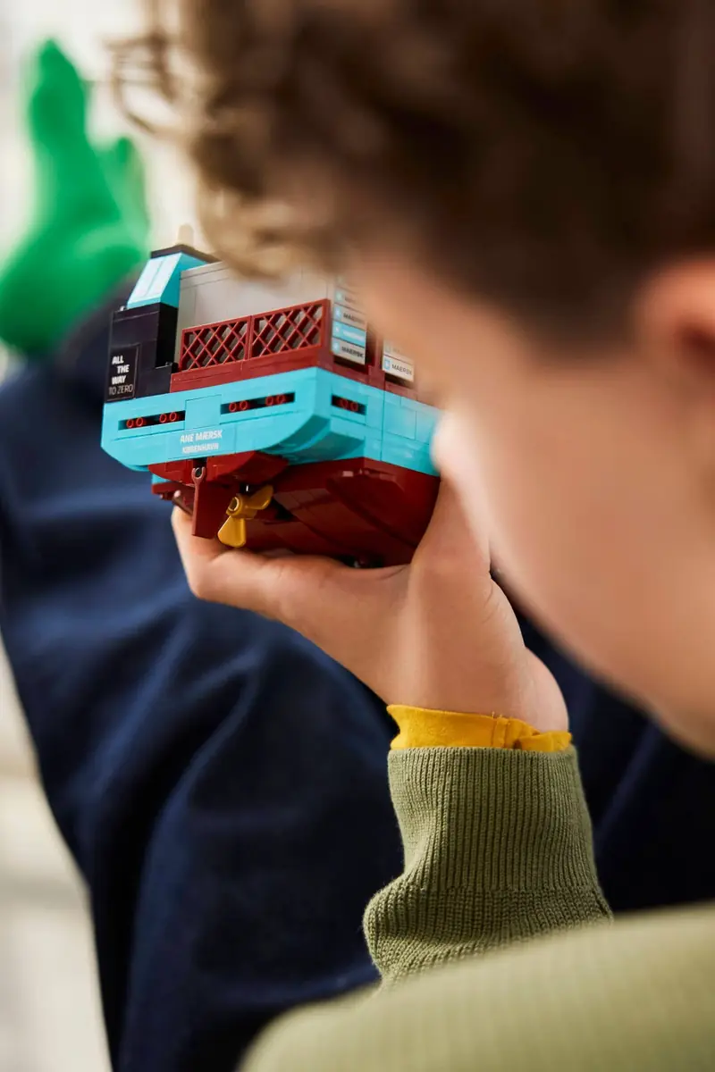LEGO 40955 Kontenerowiec z Napędem Dual-Fuel Maersk zdjęcie 16