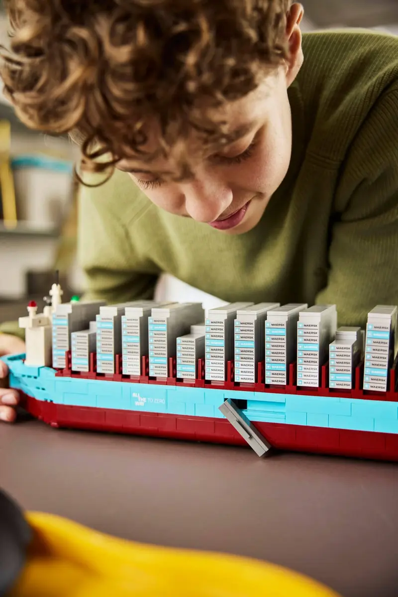 LEGO 40955 Kontenerowiec z Napędem Dual-Fuel Maersk zdjęcie 17
