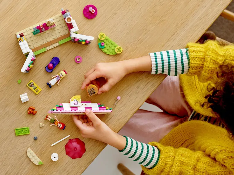 LEGO 41426 Parkowa kawiarnia w Heartlake City zdjęcie 9