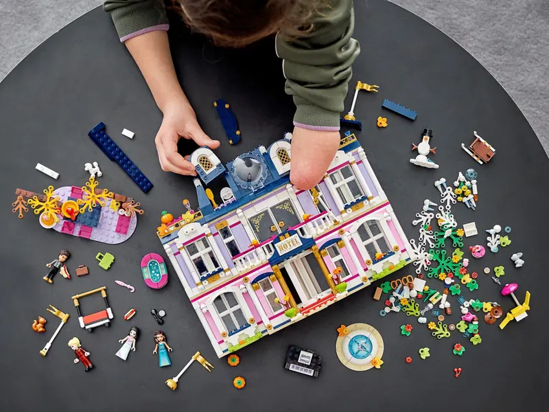 LEGO 41684 Wielki hotel w mieście Heartlake zdjęcie 21