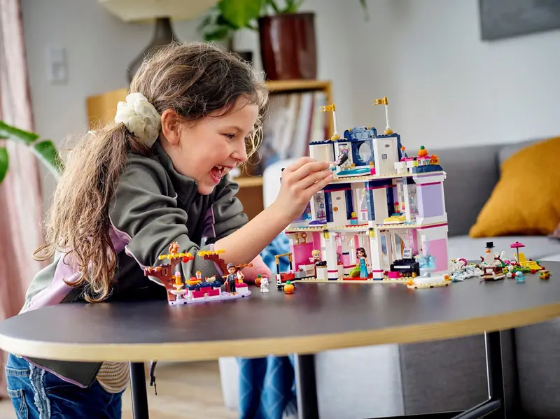 LEGO 41684 Wielki hotel w mieście Heartlake zdjęcie 23