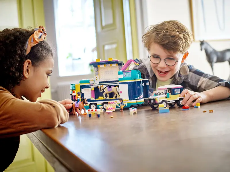 LEGO 41722 Przyczepa na wystawę koni zdjęcie 11