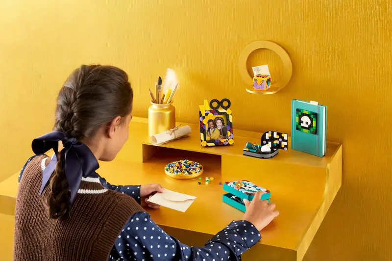 LEGO 41811 Zestaw na biurko z Hogwartu zdjęcie 9