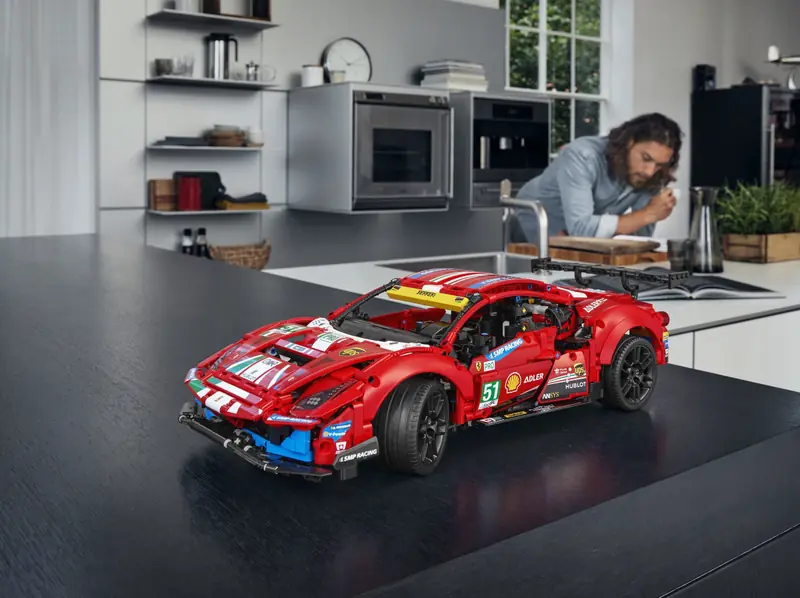 LEGO 42125 Ferrari 488 GTE “AF Corse #51” zdjęcie 9