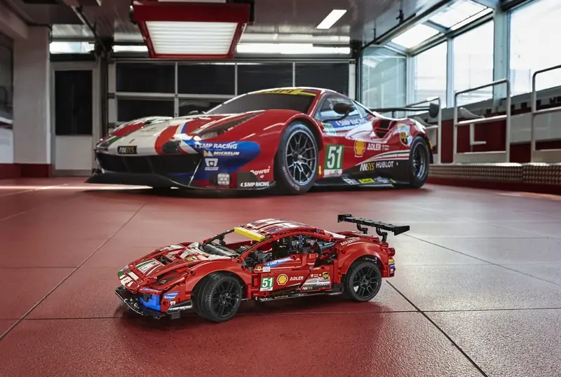 LEGO 42125 Ferrari 488 GTE “AF Corse #51” zdjęcie 10