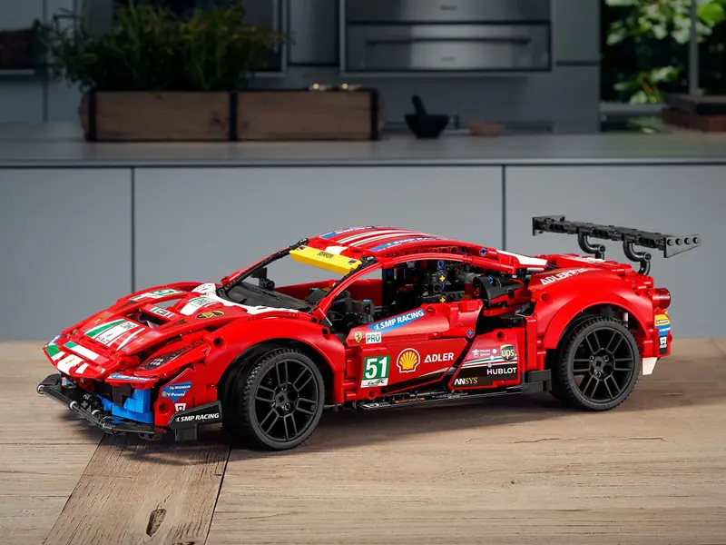 LEGO 42125 Ferrari 488 GTE “AF Corse #51” zdjęcie 7