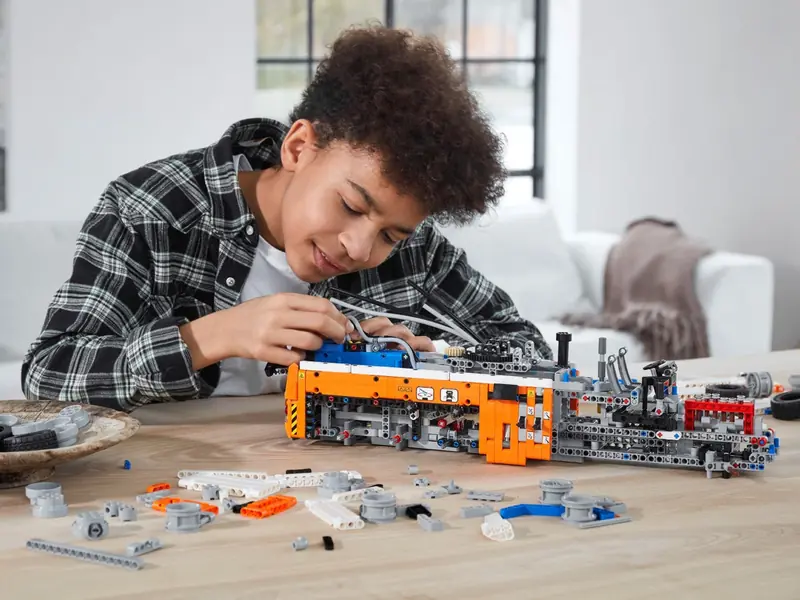 LEGO 42128 Ciężki samochód pomocy drogowej zdjęcie 15