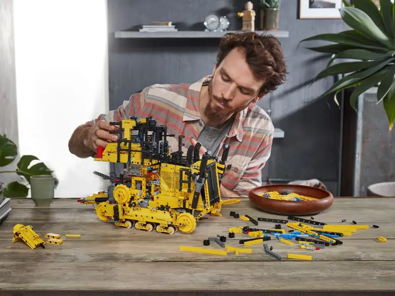 LEGO 42131 Sterowany aplikacją buldożer Cat D11 zdjęcie 14