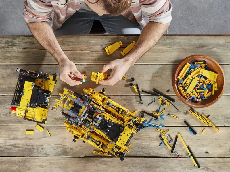 LEGO 42131 Sterowany aplikacją buldożer Cat D11 zdjęcie 9