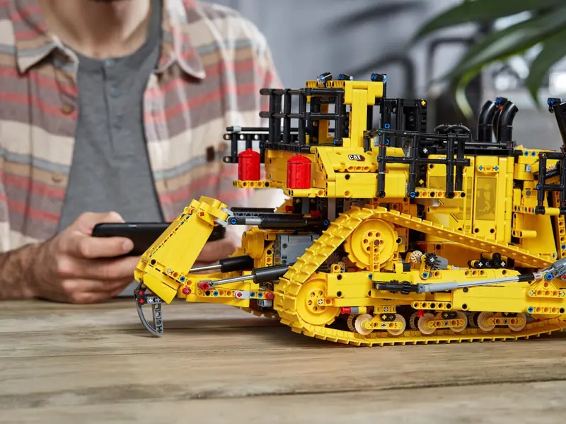 LEGO 42131 Sterowany aplikacją buldożer Cat D11 zdjęcie 10