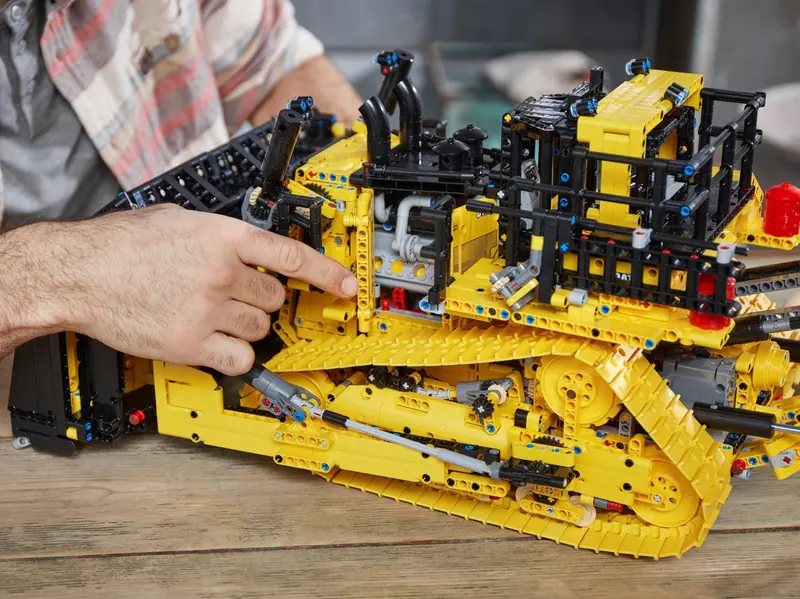 LEGO 42131 Sterowany aplikacją buldożer Cat D11 zdjęcie 11