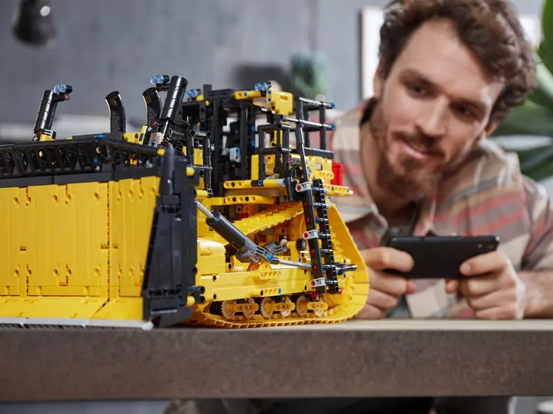 LEGO 42131 Sterowany aplikacją buldożer Cat D11 zdjęcie 12