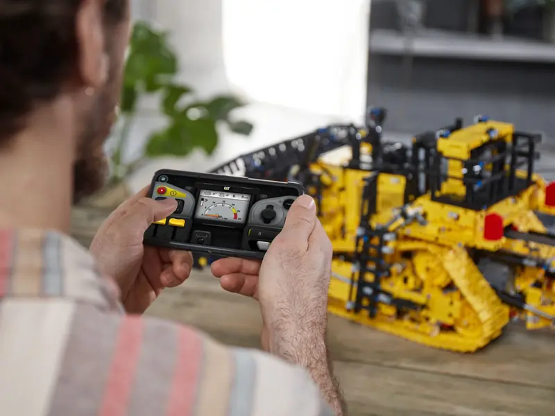 LEGO 42131 Sterowany aplikacją buldożer Cat D11 zdjęcie 13