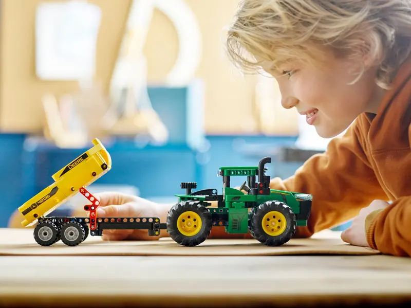 LEGO 42136 Traktor John Deere 9620R 4WD zdjęcie 9