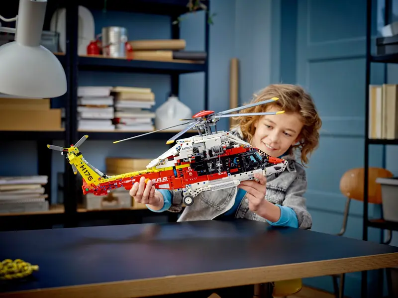 LEGO 42145 Helikopter ratunkowy Airbus H175 zdjęcie 9