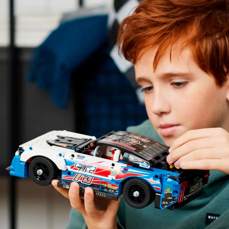 LEGO 42153 Nowy Chevrolet Camaro ZL1 z serii NASCAR zdjęcie 8