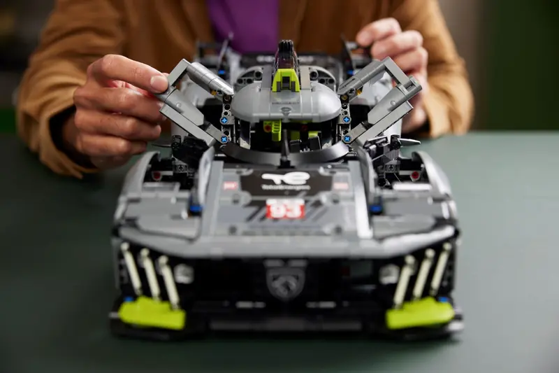 LEGO 42156 PEUGEOT 9X8 24H Le Mans Hybrid Hypercar zdjęcie 6