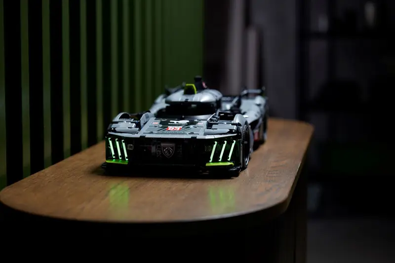 LEGO 42156 PEUGEOT 9X8 24H Le Mans Hybrid Hypercar zdjęcie 9