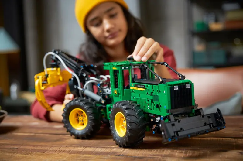LEGO 42157 Ciągnik zrywkowy John Deere 948L-II zdjęcie 9