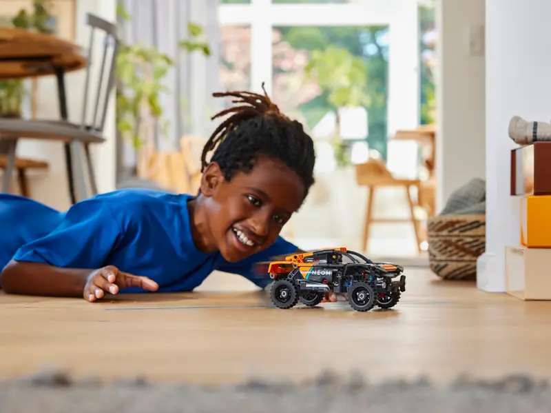 LEGO 42166 NEOM McLaren Extreme E Race Car zdjęcie 7