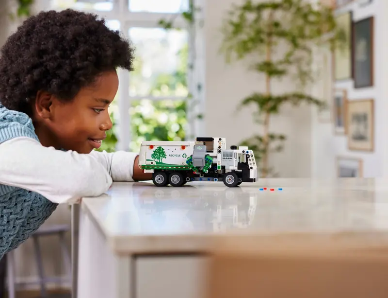 LEGO 42167 Śmieciarka Mack LR Electric zdjęcie 9