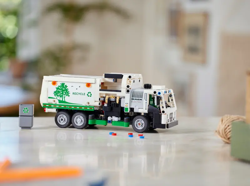 LEGO 42167 Śmieciarka Mack LR Electric zdjęcie 10