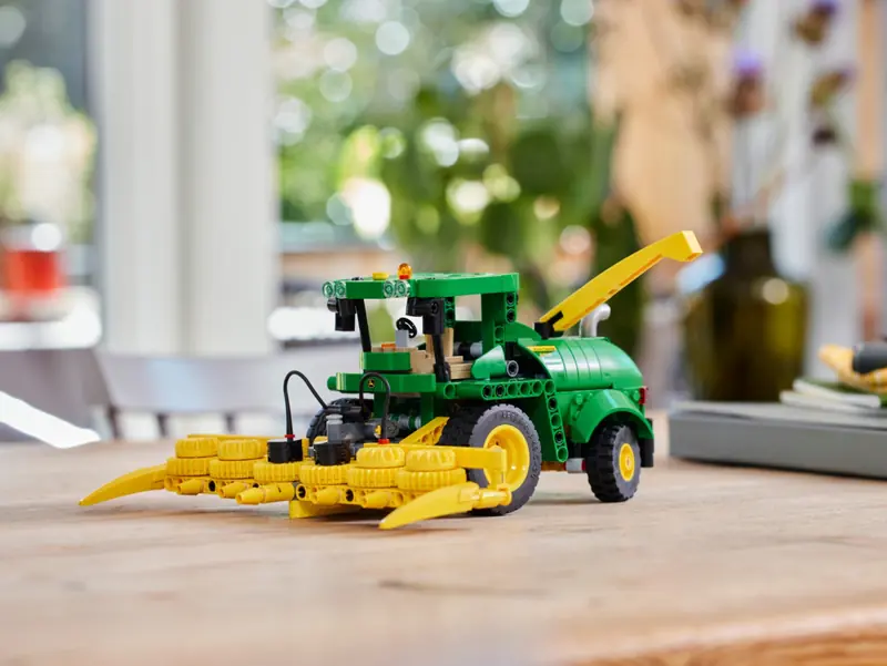 LEGO 42168 John Deere 9700 Forage Harvester zdjęcie 8