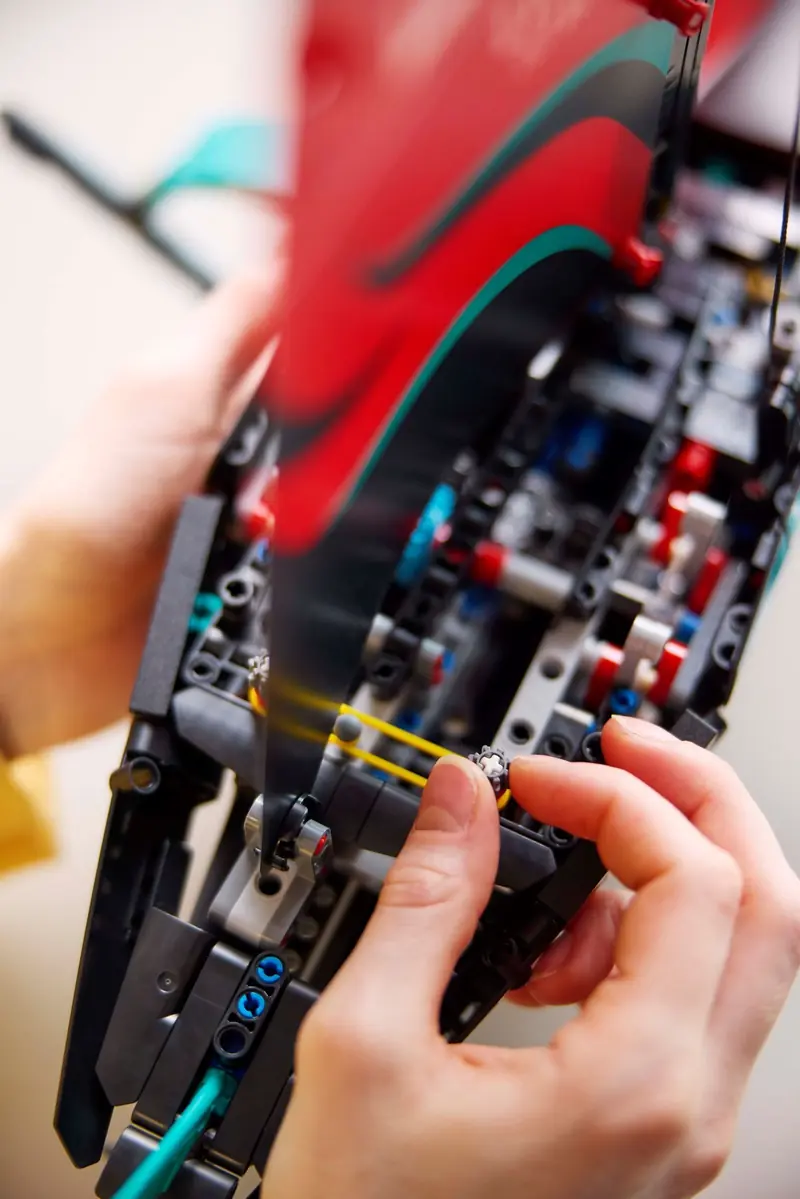 LEGO 42174 Jacht Emirates Team New Zealand AC75 zdjęcie 13
