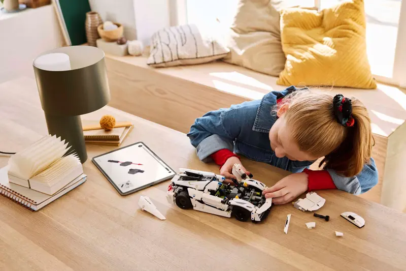 LEGO 42184 Biały hipersamochód Koenigsegg Jesko Absolut zdjęcie 8