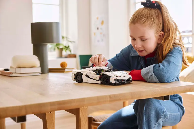 LEGO 42184 Biały hipersamochód Koenigsegg Jesko Absolut zdjęcie 9