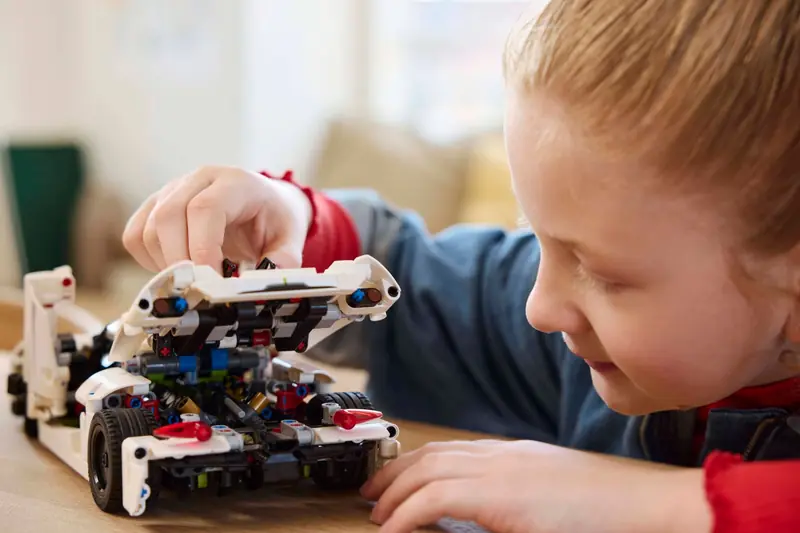 LEGO 42184 Biały hipersamochód Koenigsegg Jesko Absolut zdjęcie 10