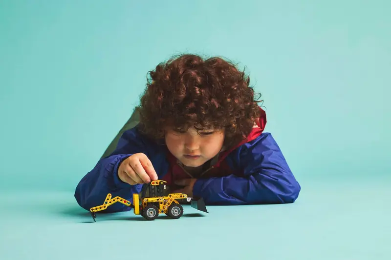 LEGO 42197 Koparko-ładowarka zdjęcie 9