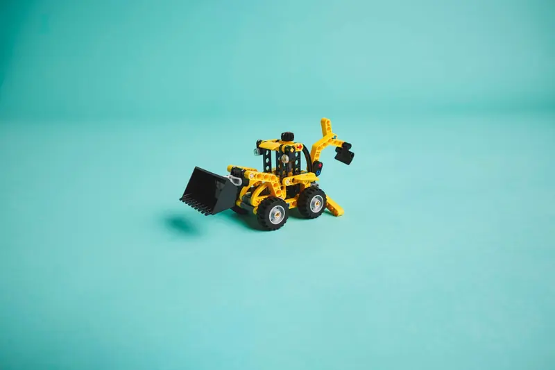 LEGO 42197 Koparko-ładowarka zdjęcie 11