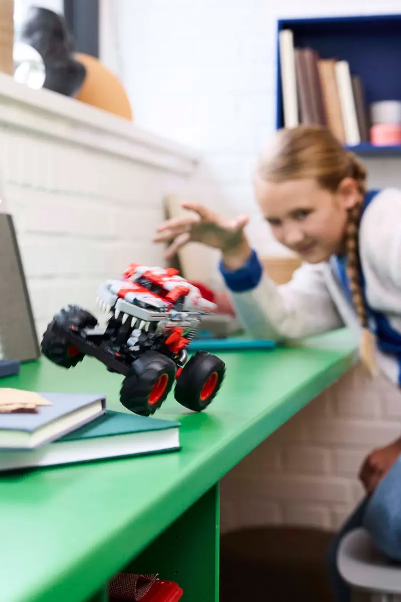 LEGO 42200 Monster Jam ThunderROARus z napędem typu pull-back zdjęcie 7