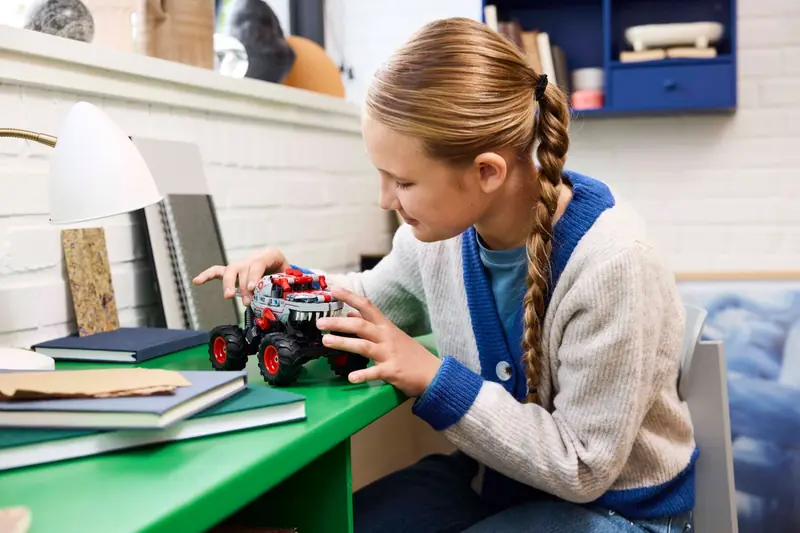 LEGO 42200 Monster Jam ThunderROARus z napędem typu pull-back zdjęcie 8