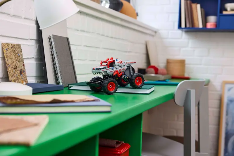 LEGO 42200 Monster Jam ThunderROARus z napędem typu pull-back zdjęcie 9