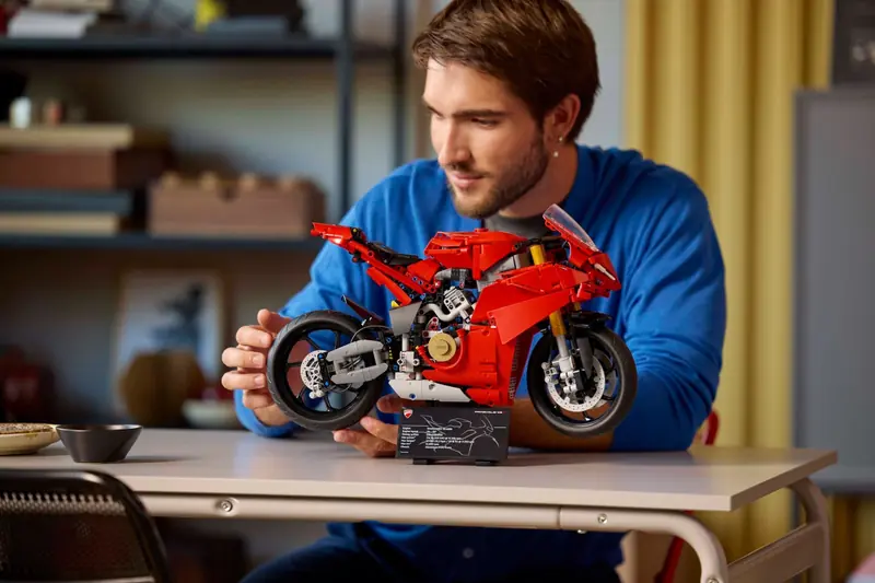 LEGO 42202 Motocykl Ducati Panigale V4 S zdjęcie 6