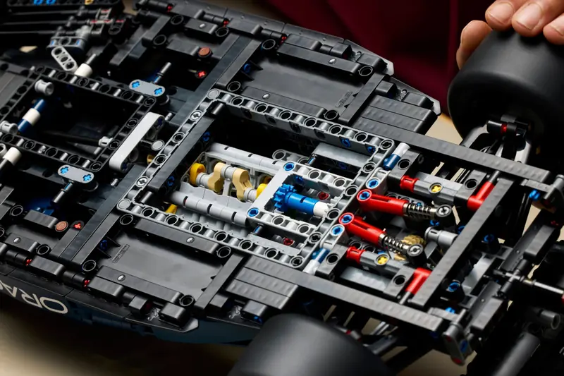LEGO 42206 Bolid F1 Oracle Red Bull Racing RB20 zdjęcie 10