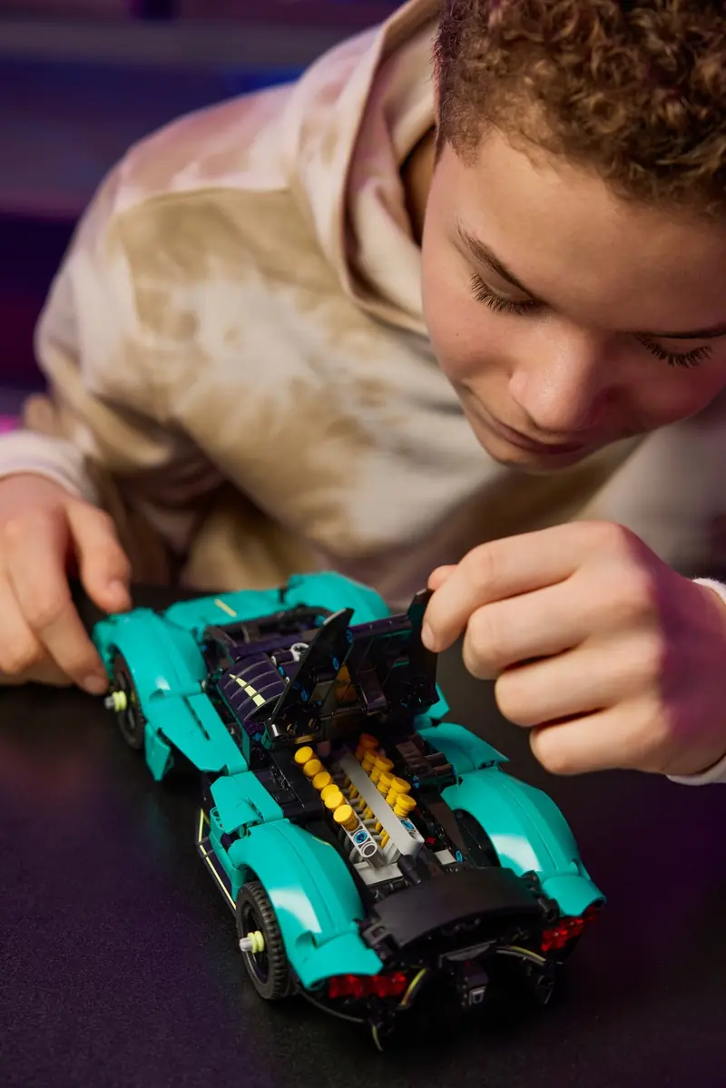 LEGO 42208 Aston Martin Valkyrie zdjęcie 10
