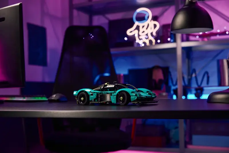 LEGO 42208 Aston Martin Valkyrie zdjęcie 7