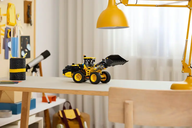LEGO 42209 Ładowarka kołowa Volvo L120 Electric zdjęcie 12