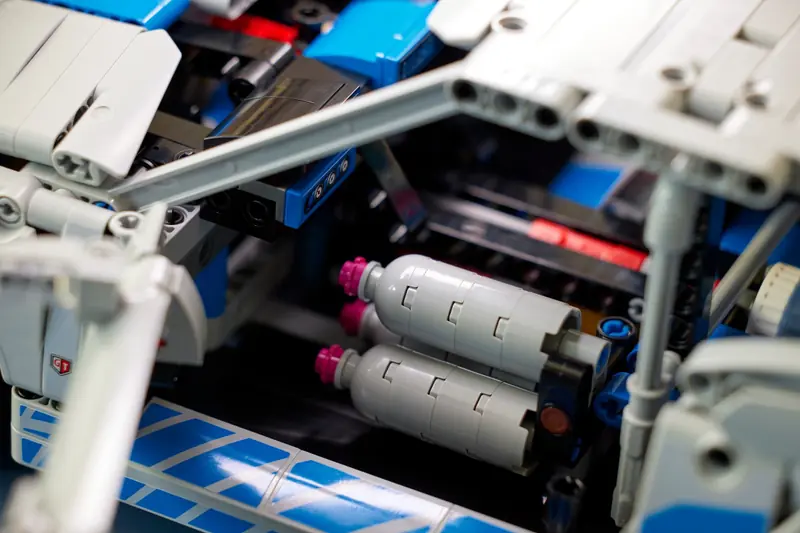 LEGO 42210 Samochód Nissan Skyline GT-R (R34) z filmu Za szybcy, za wściekli zdjęcie 8
