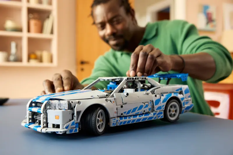 LEGO 42210 Samochód Nissan Skyline GT-R (R34) z filmu Za szybcy, za wściekli zdjęcie 9