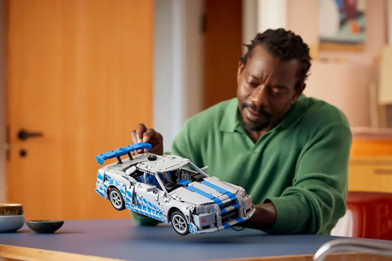 LEGO 42210 Samochód Nissan Skyline GT-R (R34) z filmu Za szybcy, za wściekli zdjęcie 10
