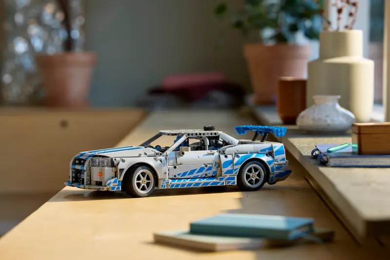 LEGO 42210 Samochód Nissan Skyline GT-R (R34) z filmu Za szybcy, za wściekli zdjęcie 7