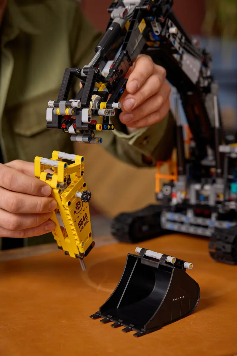 LEGO 42215 Koparka Volvo EC500 Hybrid zdjęcie 11