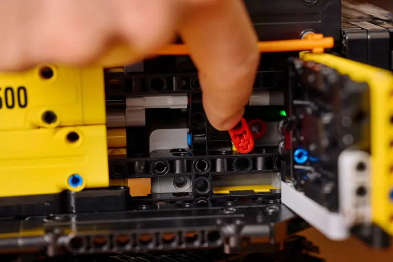 LEGO 42215 Koparka Volvo EC500 Hybrid zdjęcie 13