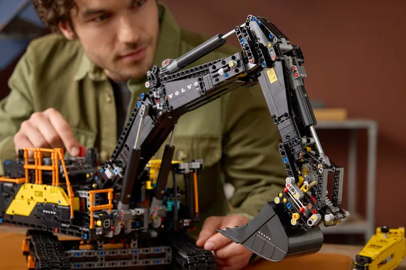 LEGO 42215 Koparka Volvo EC500 Hybrid zdjęcie 7